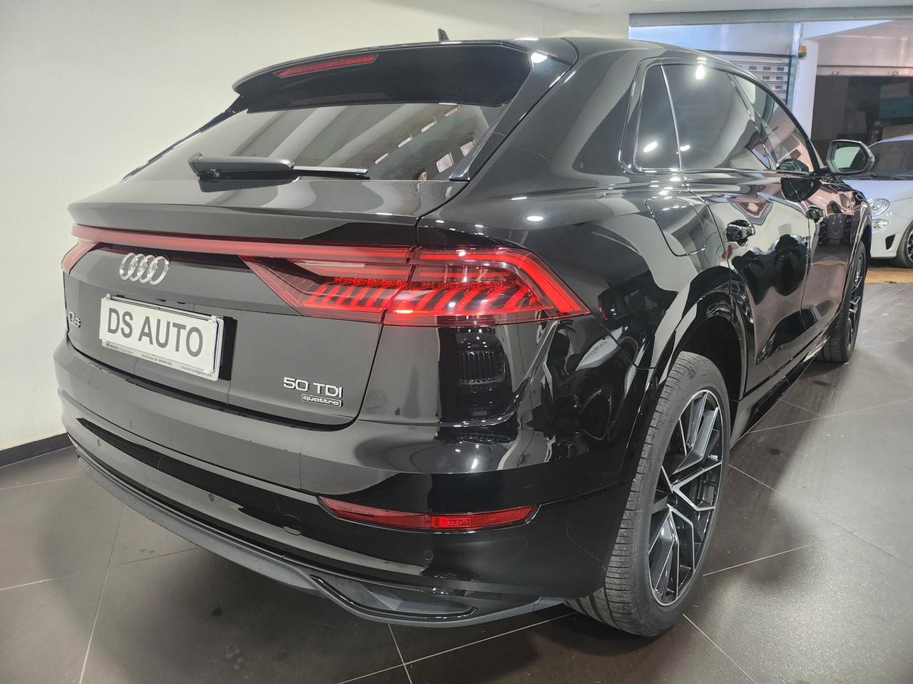 AUDI Q8 50 TDI 286 CV quattro 3x S-LINE PANO / 22" /SEDILI SPORTIVI