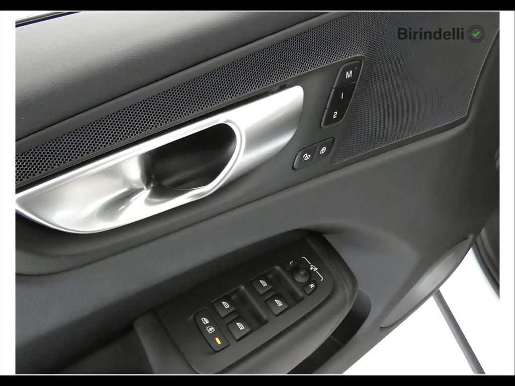 VOLVO XC60 (2017-->) - XC60 B4 (d) AWD automatico Plus Dark