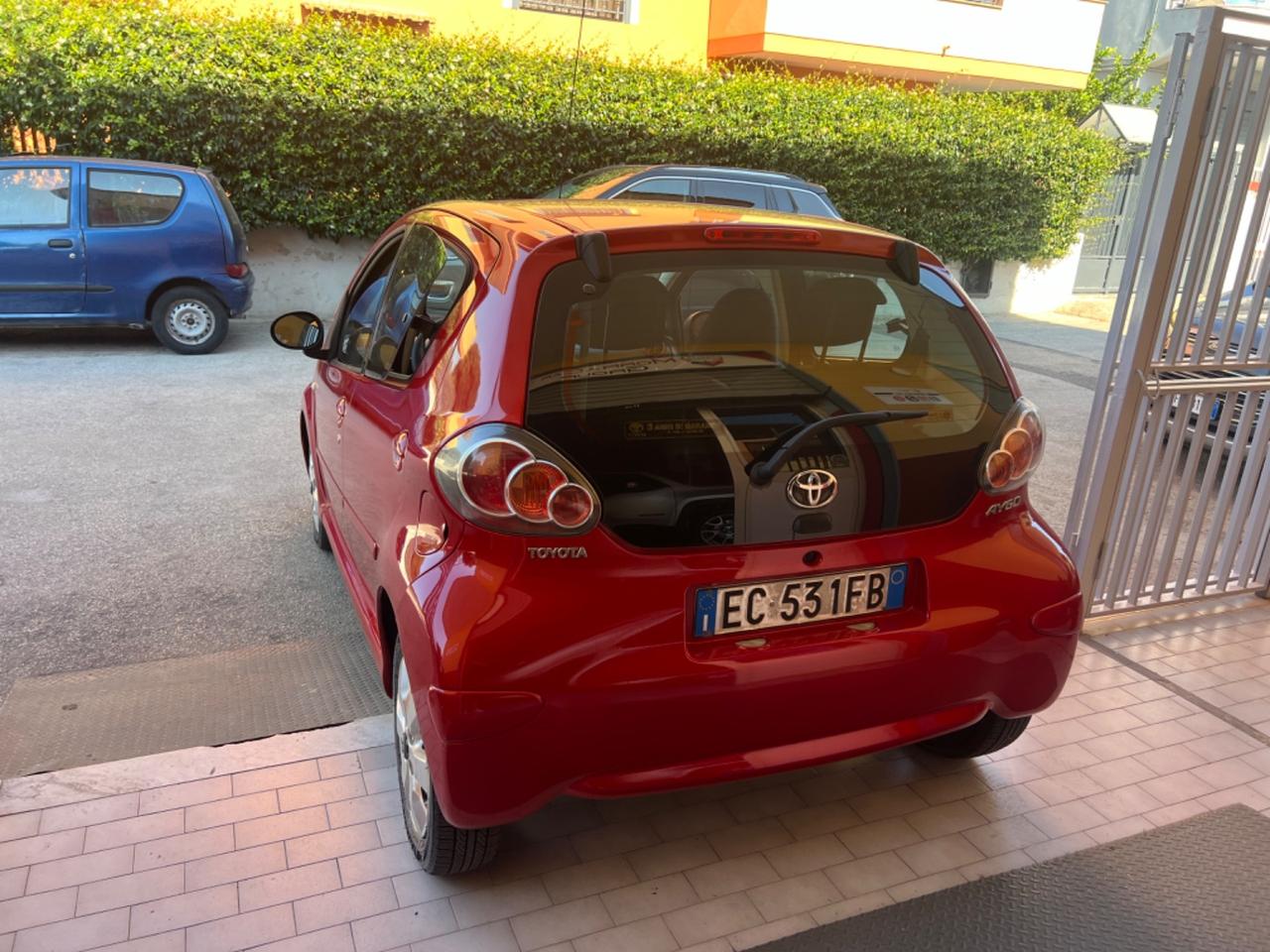 Toyota Aygo 1.0 12V VVT-i 5 porte Sol Connect Red Edition