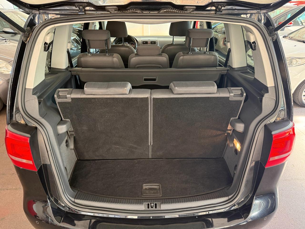 Volkswagen Touran 2.0 TDI 170 CV DSG - CINGHIA OK