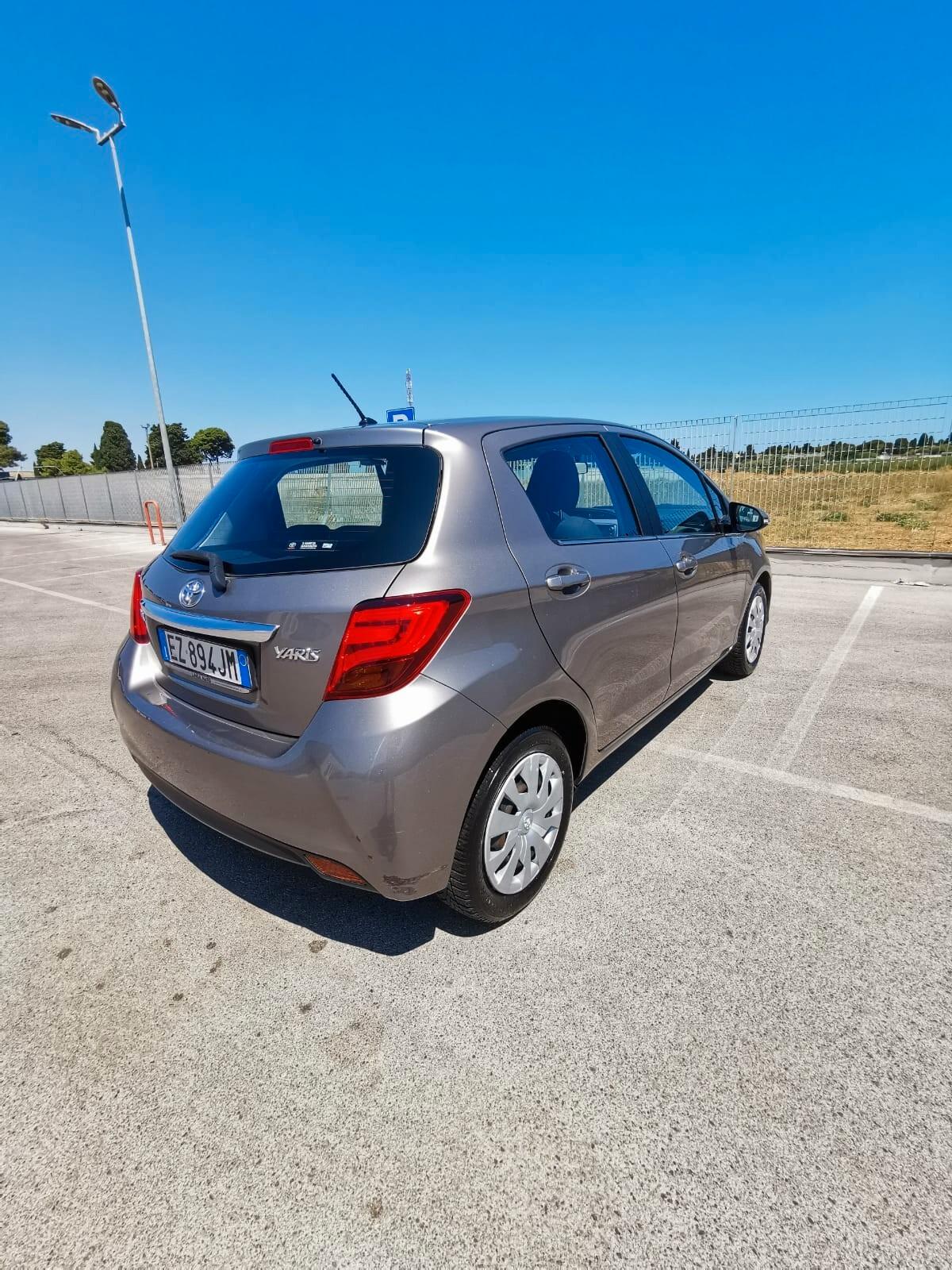 Toyota Yaris 1.0 5 porte Active - 2015
