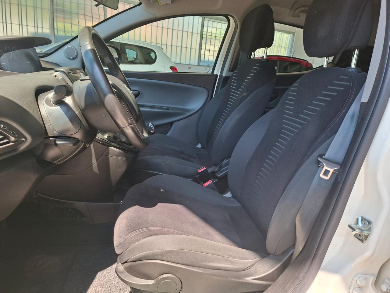 Lancia Ypsilon 1.2 69 CV 5 porte S&S Silver