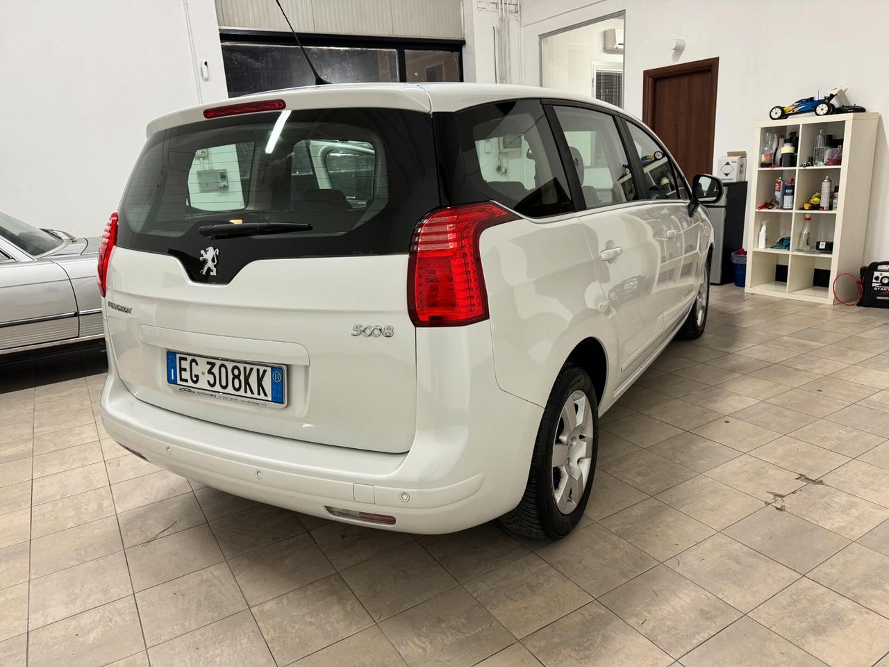 Peugeot 5008 2011 1.6 HDi 112CV Premium 7 POSTI