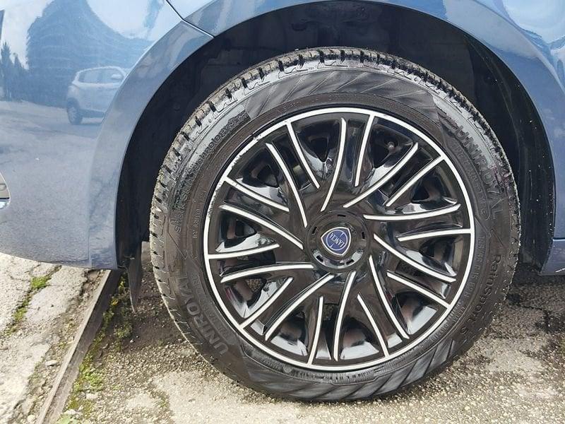 Lancia Ypsilon 1.0 FireFly 5 porte S&S Hybrid Alberta Ferretti