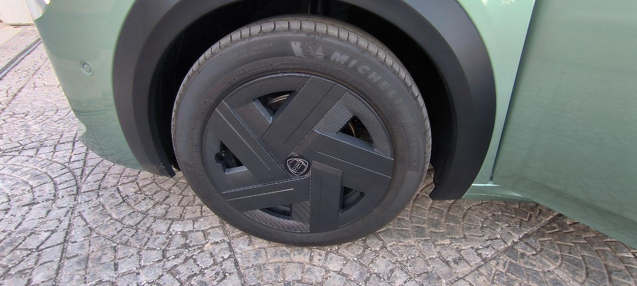 Lancia Ypsilon Hybrid e-DCT