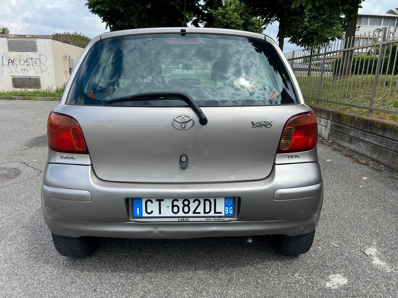Toyota Yaris 1.0i 16V cat 3 porte Euro 4 adatta a neopatentati