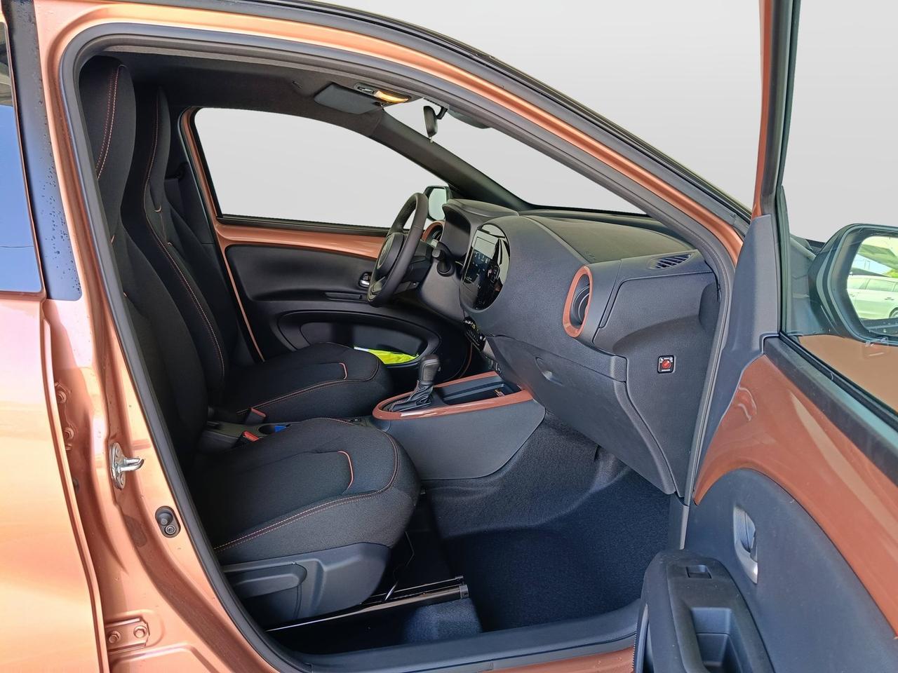 TOYOTA AYGO X HEV ICON MC26