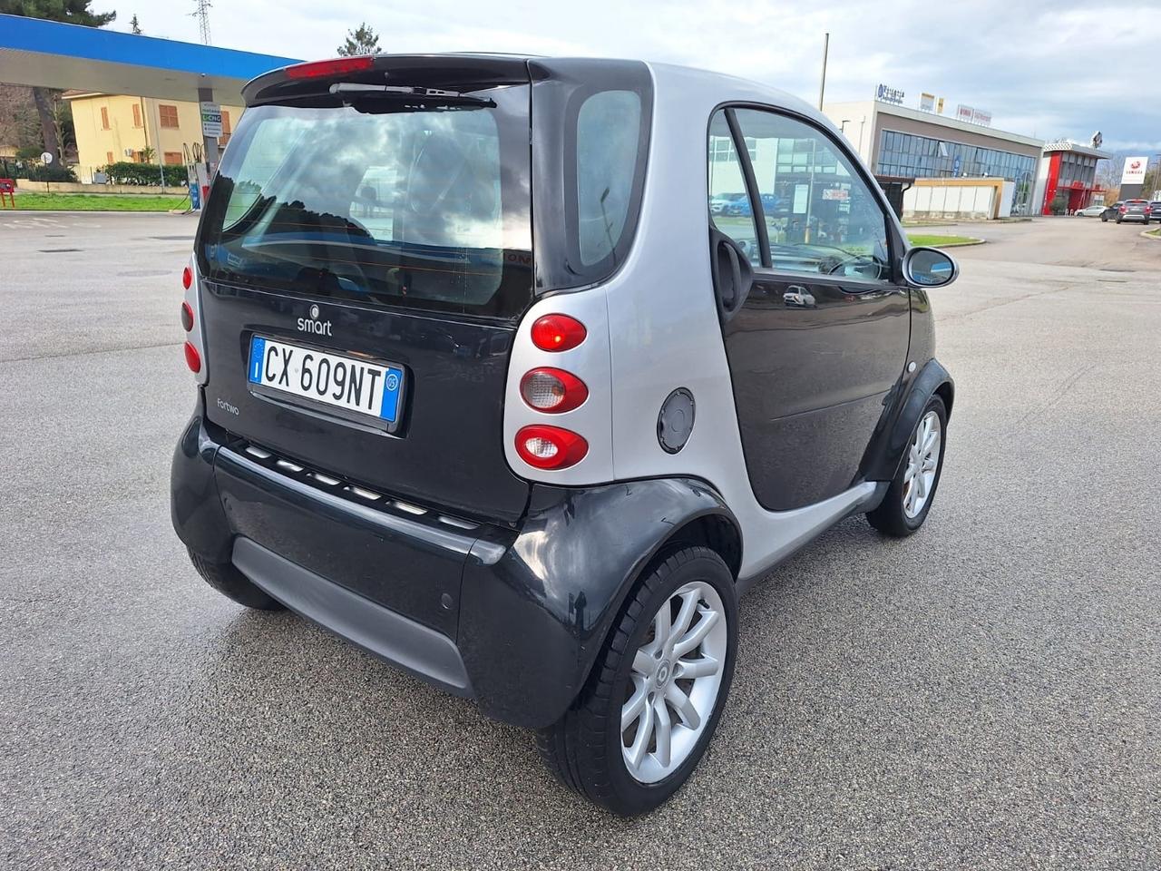 SMART FORTWO AUTOMATICA NEOPATENTATI 700 BENZINA 100.000 KM 2005.