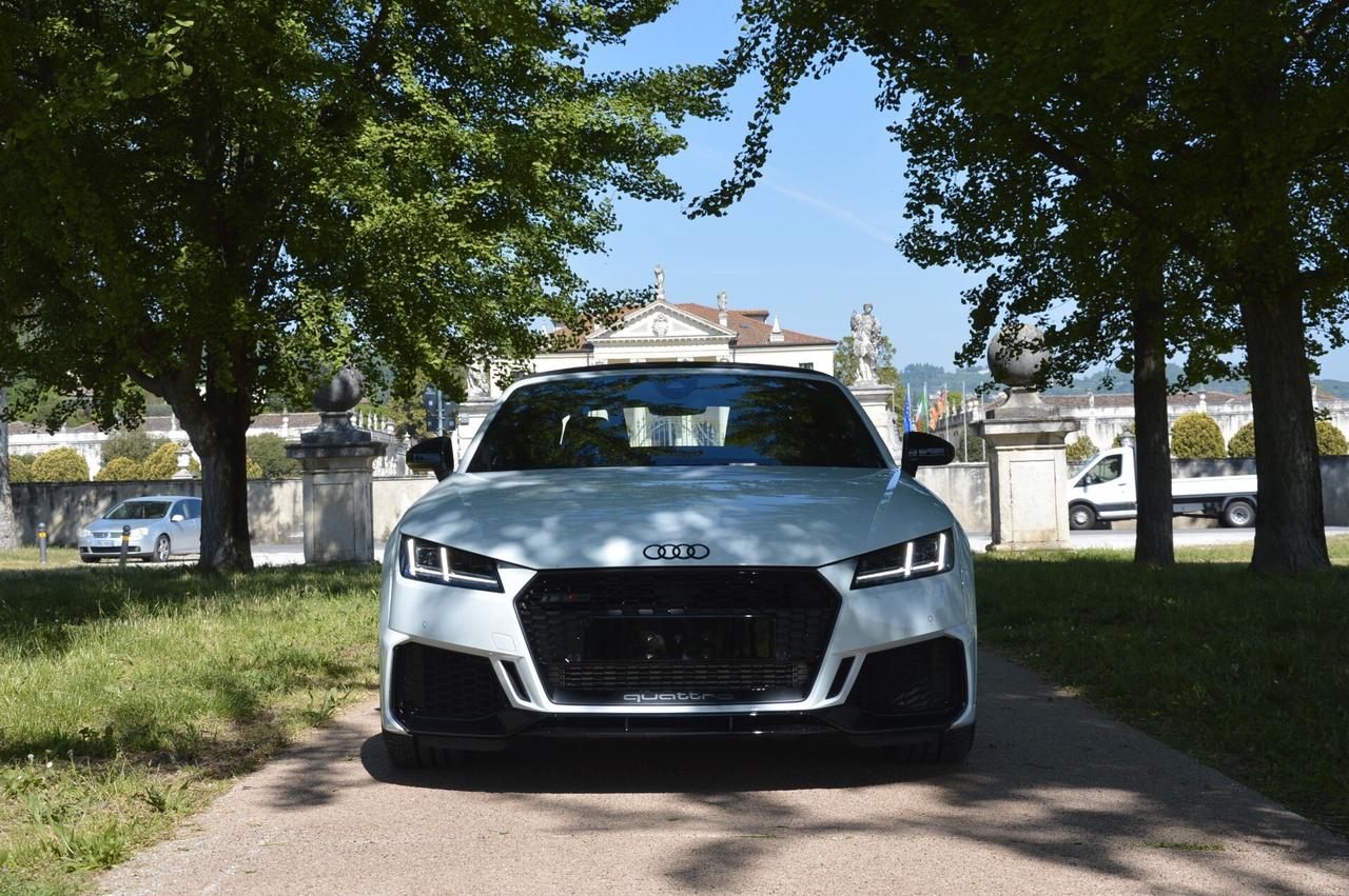 Audi TT RS Roadster 2.5 TFSI quattro S tronic