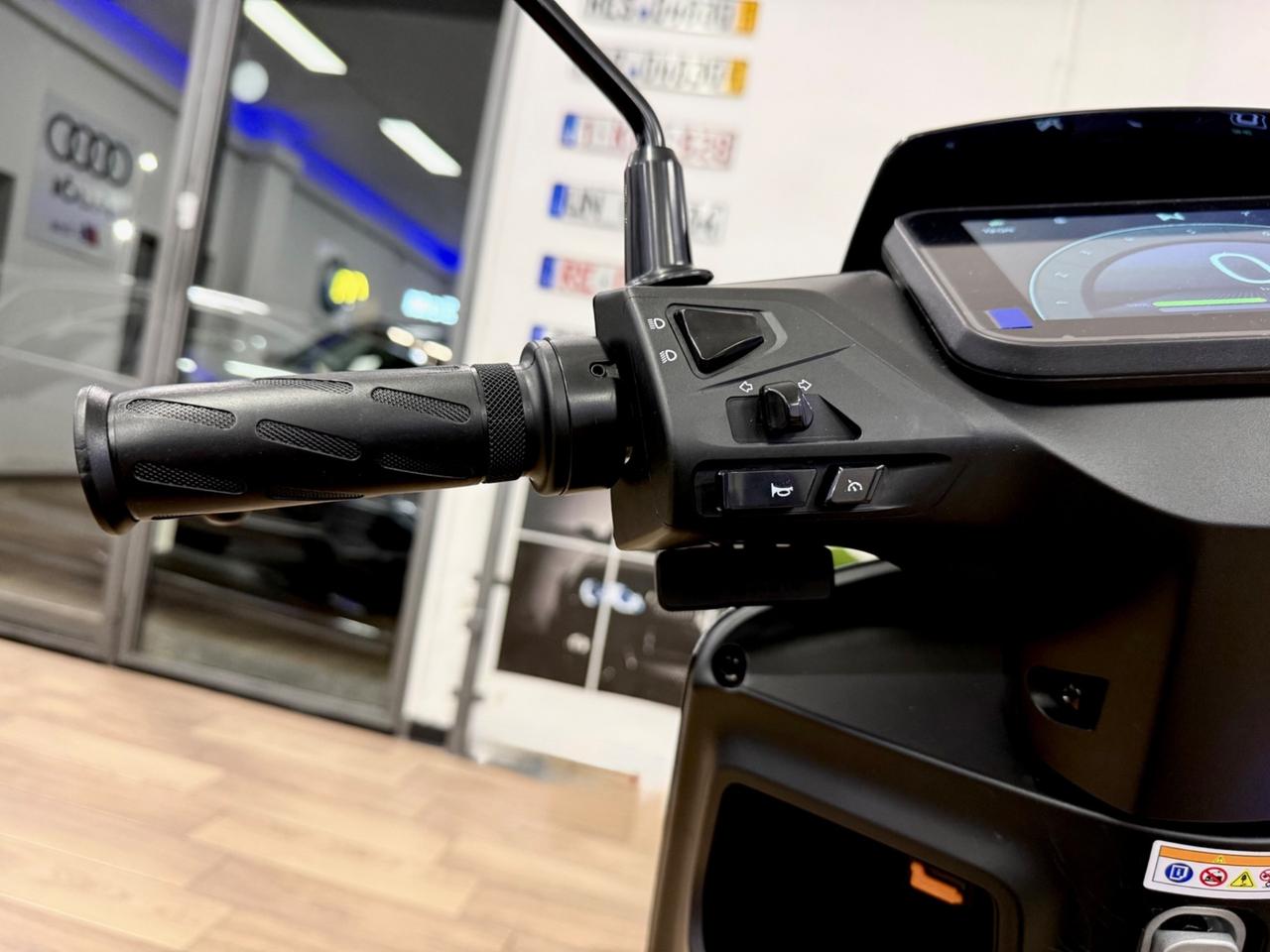 Scooter elettrico LvNeng NCE S