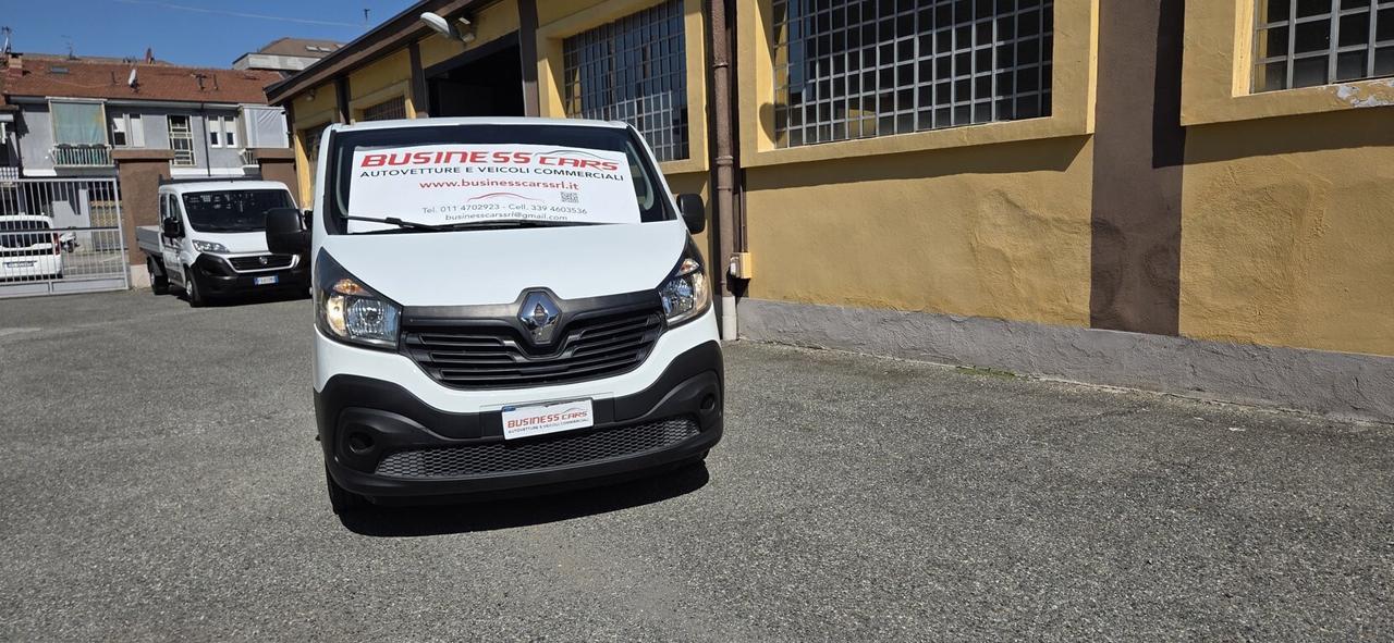 Renault TRAFIC 1.6 DCI 125 CV PASSO LUNGO MAXI - 6 POSTI - CON PEDANA DI CARICO +IVA