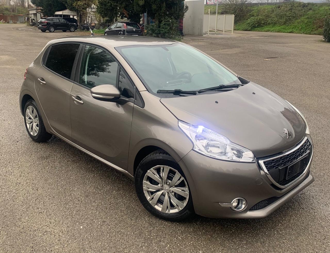 Peugeot 208 1.4 HDi 68 CV 5p Allure 130000KM