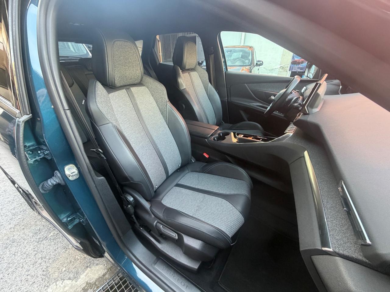 Peugeot 3008 Blue -HDi 130 S&S EAT8 Allure