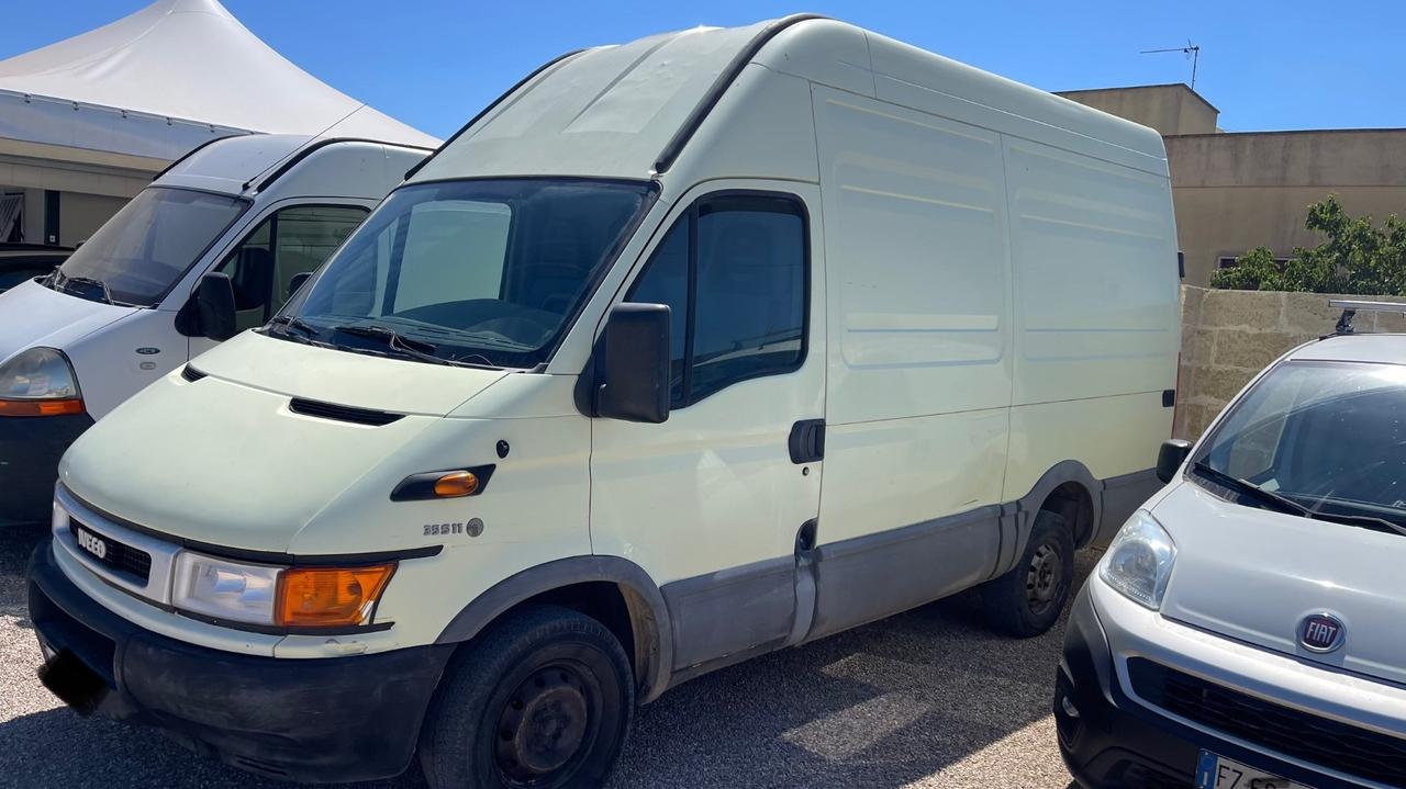Iveco Daily 35S9 2.8 D PM Cabinato