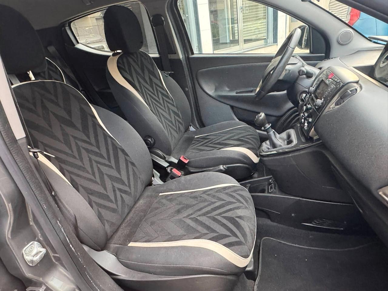 LANCIA YPSILON 1.2 69 CV. BENZINA NAVIGATORE PERFETTA