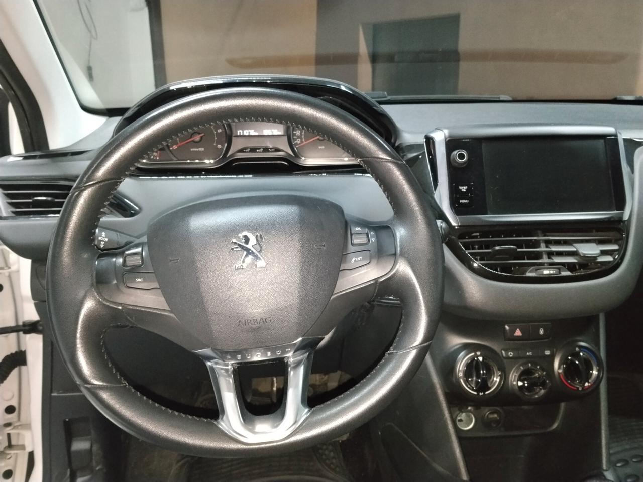 Peugeot 208 1.4 diesel 2014 CON GARANZIA