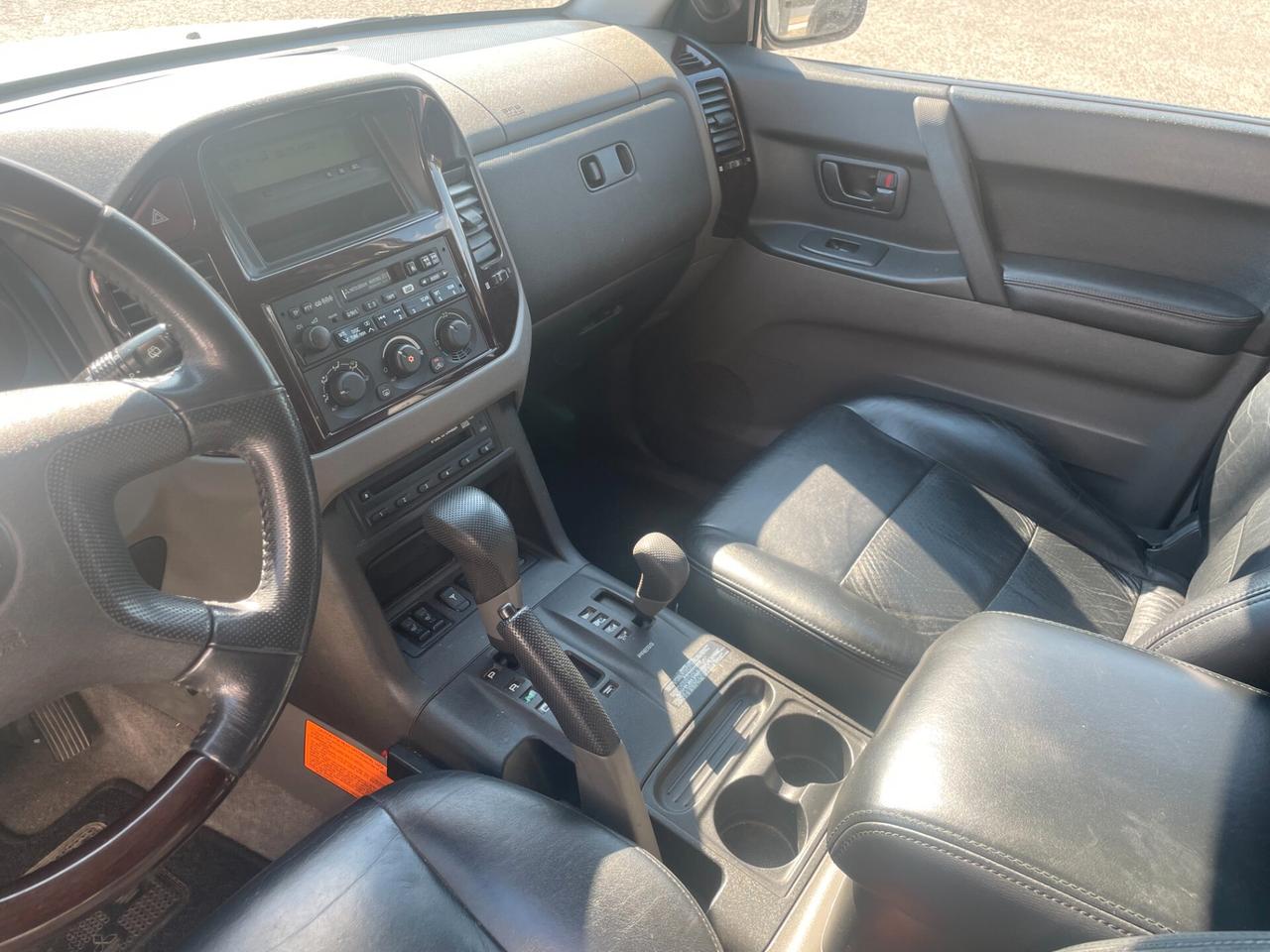 Mitsubishi Pajero III 3.2 16V DI-D 5p. GLX 7p.