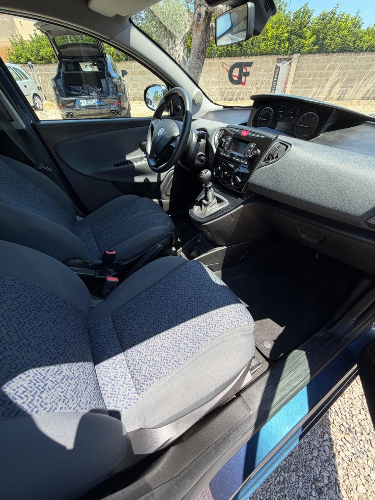 Lancia Ypsilon 1.0 FireFly 5 porte S&S Hybrid Ecochic Gold