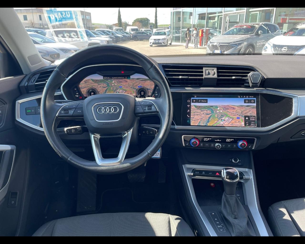 AUDI Q3 45 1.4 tfsi e Business s-tronic