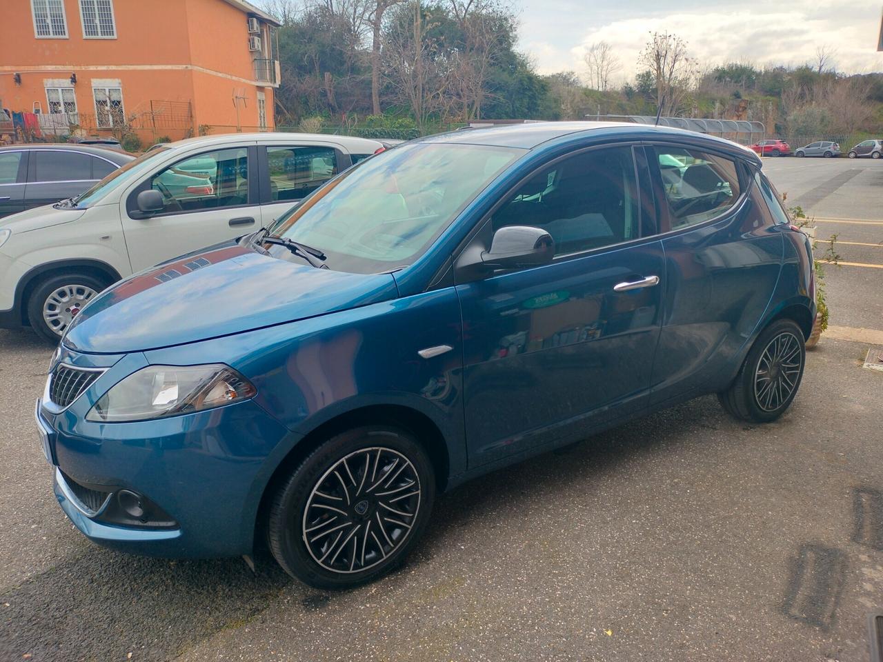 Lancia Ypsilon Hybrid Gold prezzo REALE