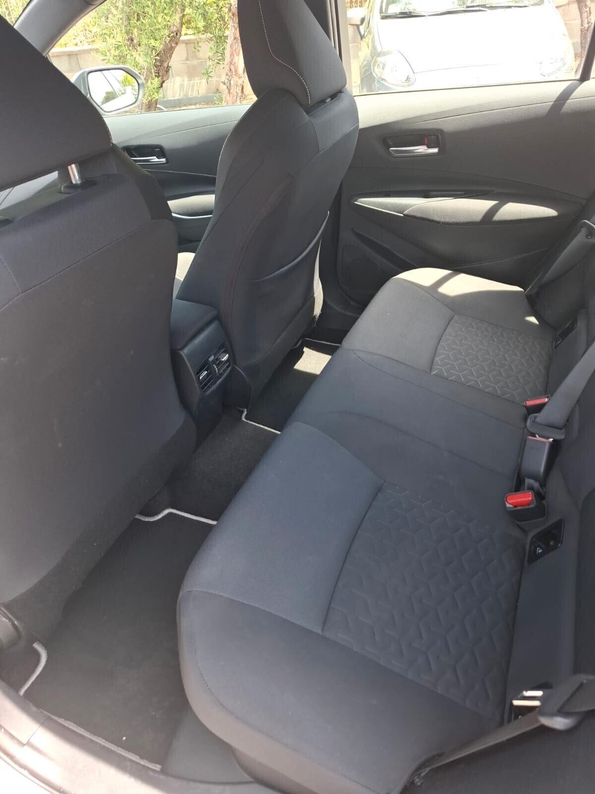 Toyota Corolla Touring Sports 1.8 Hybrid Business