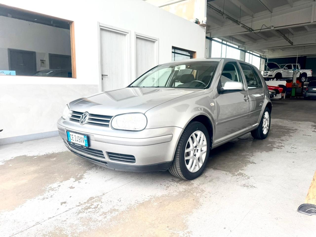 Volkswagen Golf 1.6 16V cat 5p. Highline