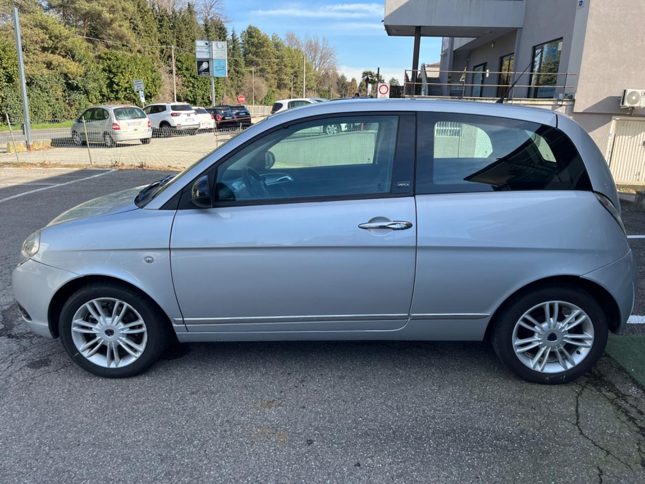 Lancia Ypsilon 1.2 69 CV Unyca