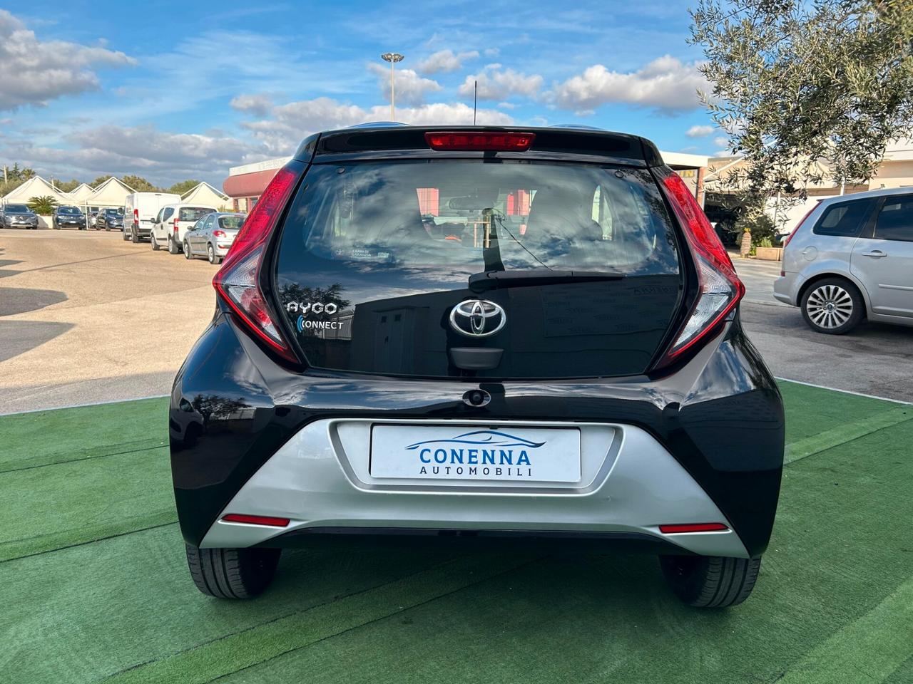 Toyota Aygo Connect 1.0 VVT-i 72 CV 5 porte x-fun