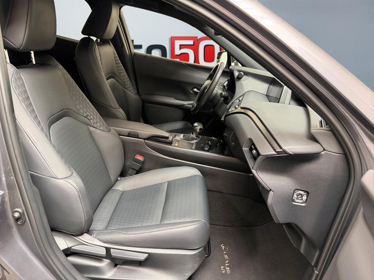 Lexus UX 250h 2.0 Midnight 2wd cvt