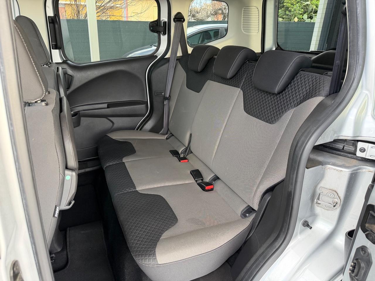 Ford Tourneo Courier 1.5 TDCI 75 CV Titanium