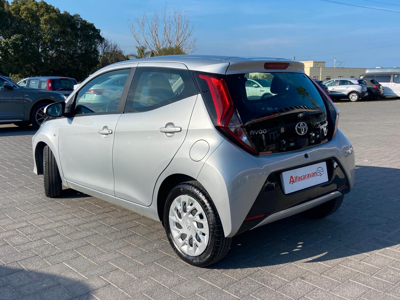 Toyota Aygo 1.0 x-business 72cv automatica