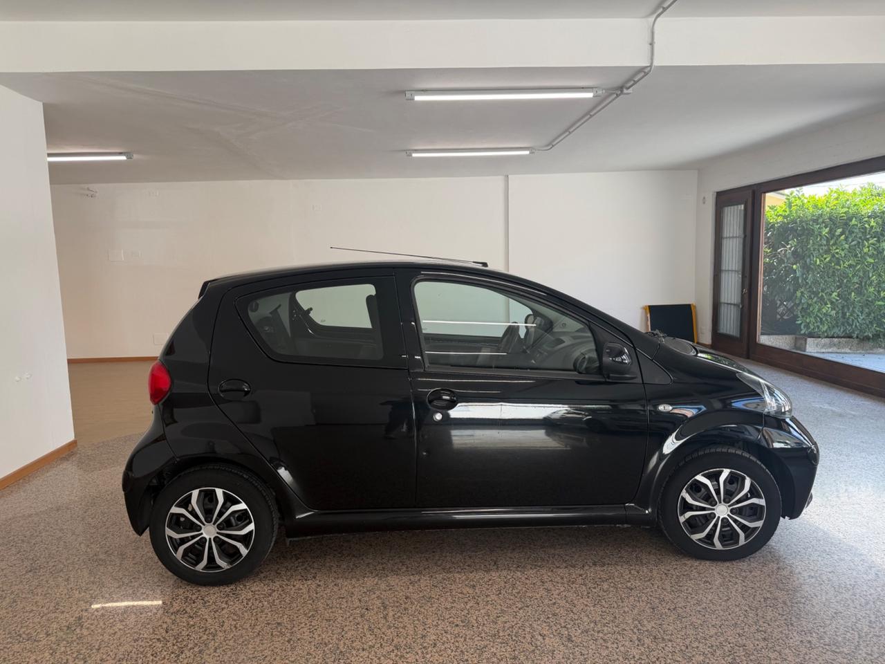 Toyota Aygo 1.0 12V VVT-i 5 porte Sol