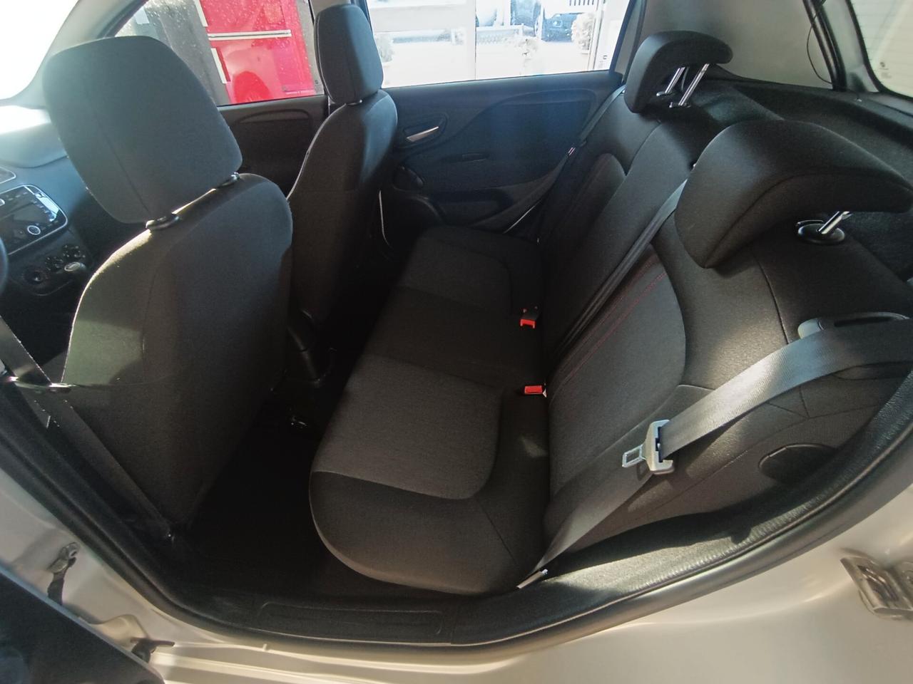 Fiat Punto Evo virgin radio