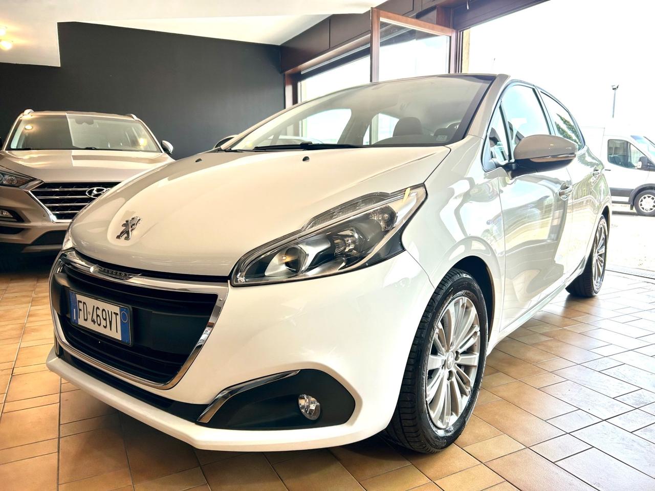 Peugeot 208 - 1.2 PureTech 82 CV 119.000 KM