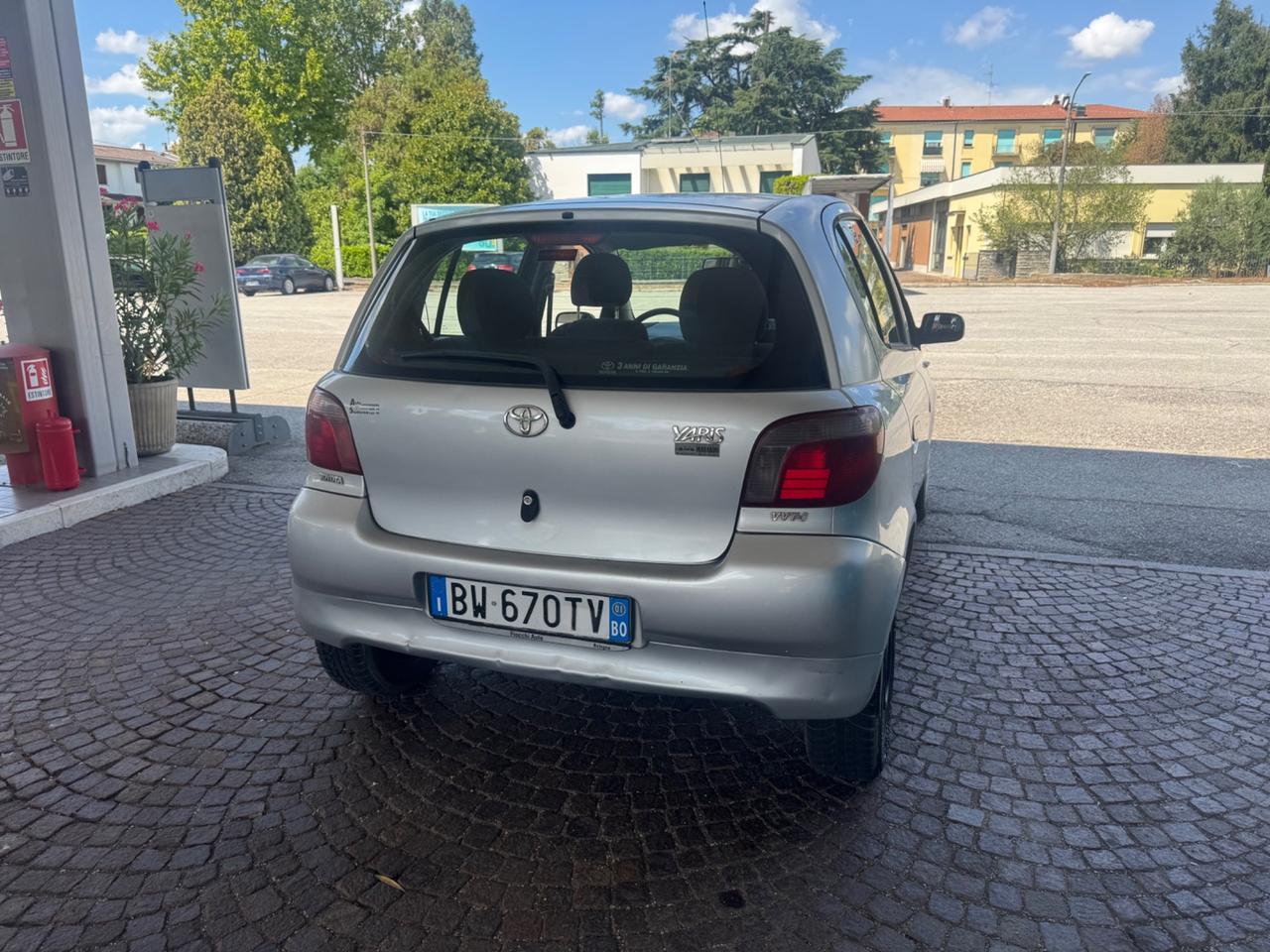 Toyota Yaris 1.0i 16V cat 5 porte Sol