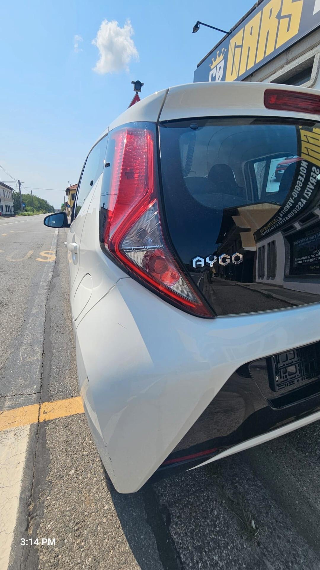 Toyota Aygo Connect 1.0 VVT-i 72CV 5 porte x-business light