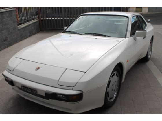 Porsche 944