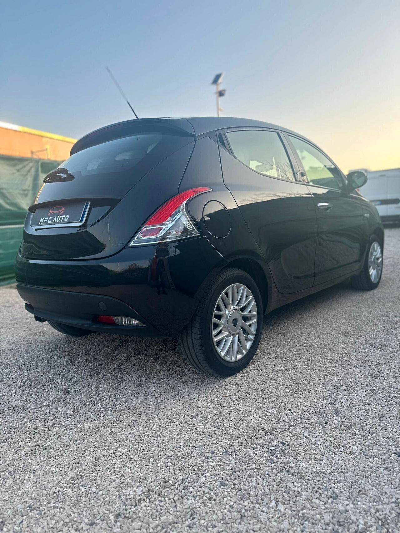 Lancia Ypsilon Platinim 2015 1.2 Gpl