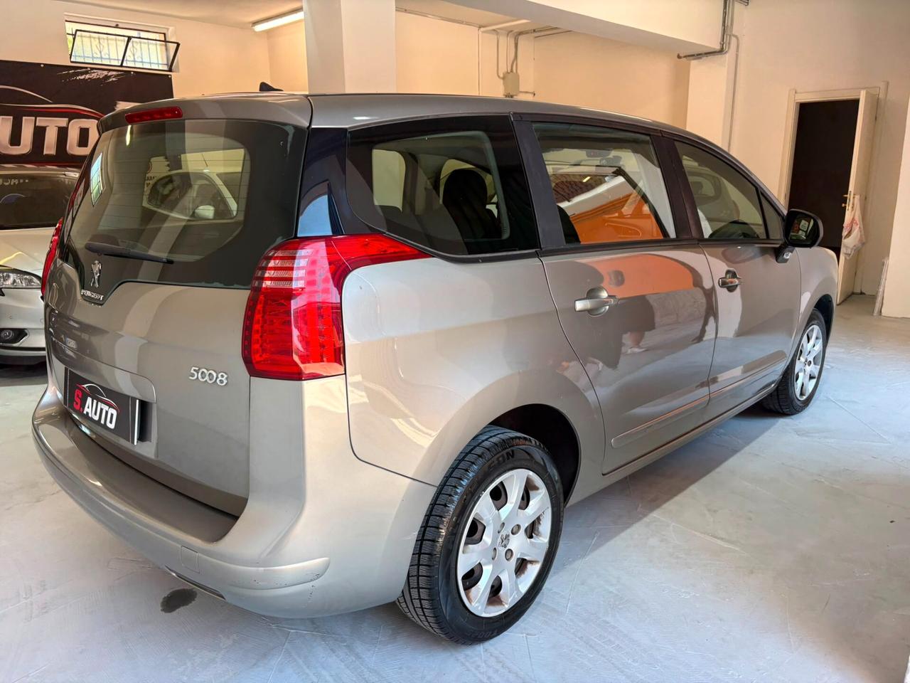 Peugeot 5008 1.6 HDi 115CV Business