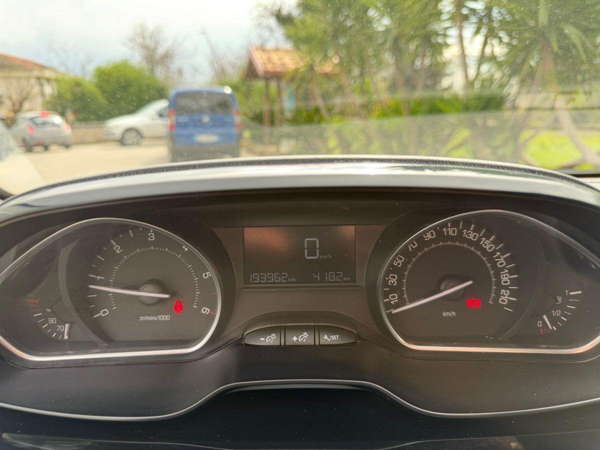 PEUGEOT - 208 - BlueHDi 100 5p. Allure