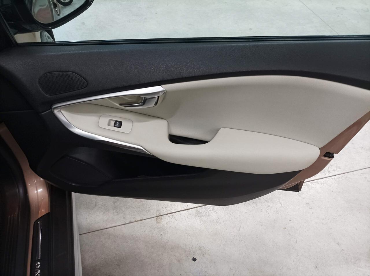 Volvo V40 Cross Country D3 CV 150 Geartronic Momentum 05/2013