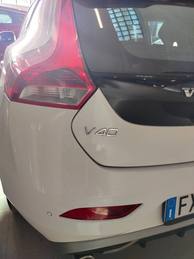 VOLVO V40 D2 R-design