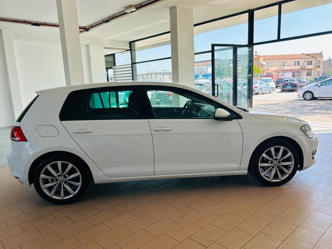 Volkswagen Golf BUSINESS 1.6 TDI 5P HIGHLINE BLUEMOTION TECHNOLOGY