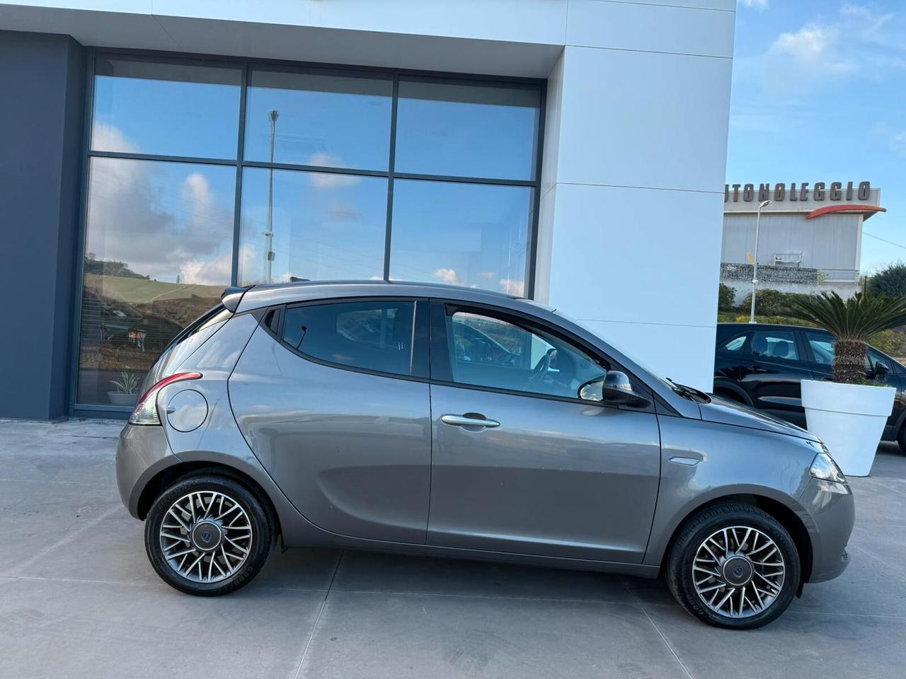 Lancia Ypsilon 1.0 FireFly 5 porte S&S Hybrid Gold Plus