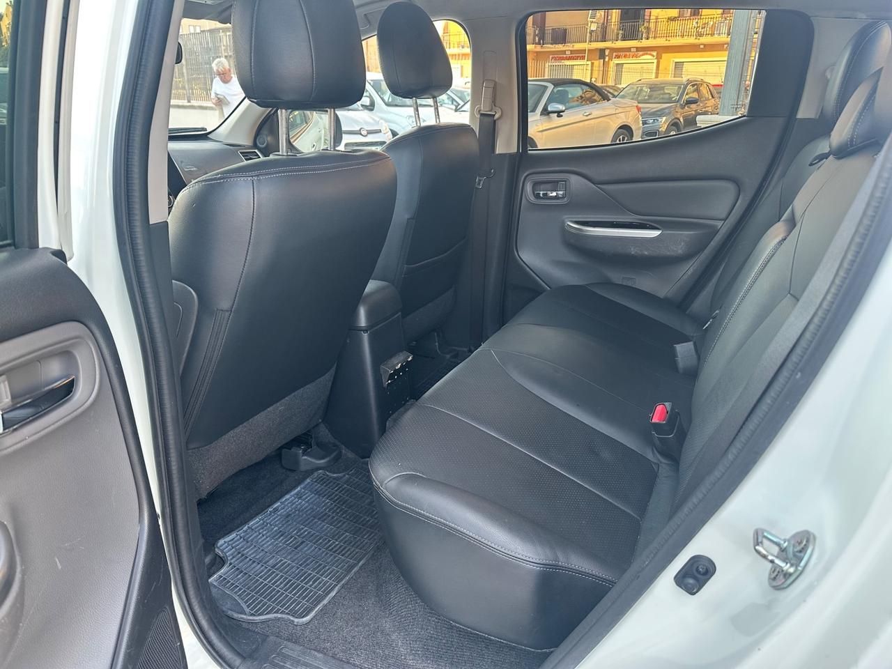 Mitsubishi L200 2.4 DI-D/181CV Club Cab Intense Hp Mivec