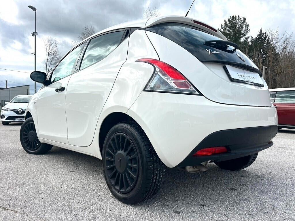 Lancia Ypsilon 1.2 69 CV 5 porte S&S Black and Noir