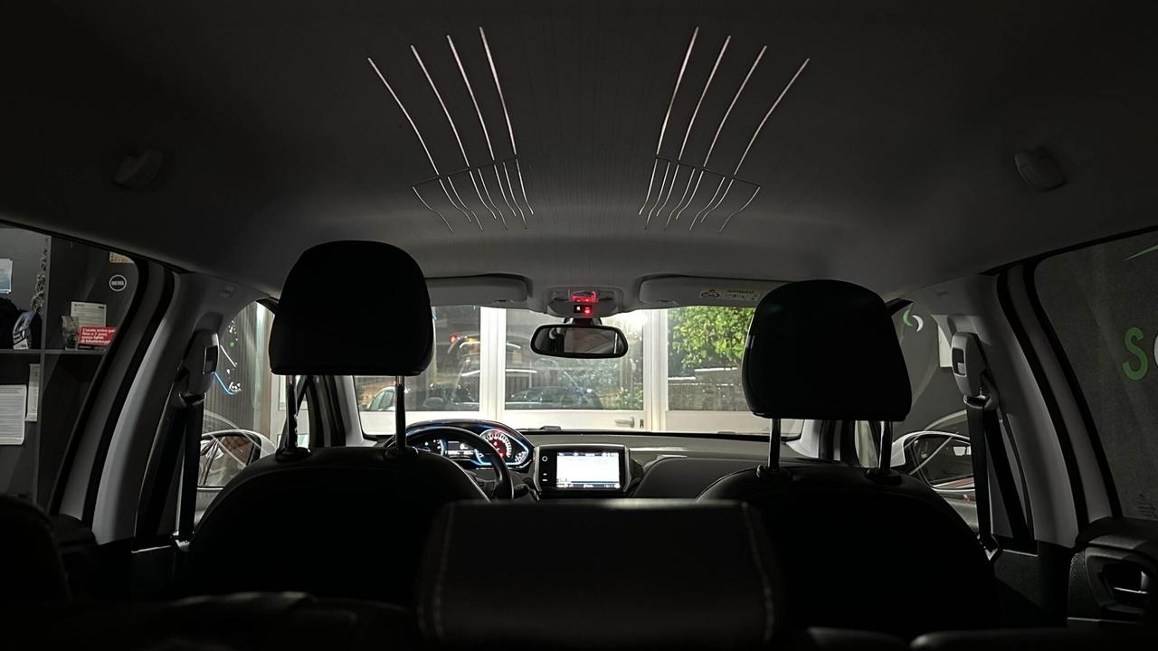 Peugeot 2008 BlueHDi 100 Allure Colore bianco perla