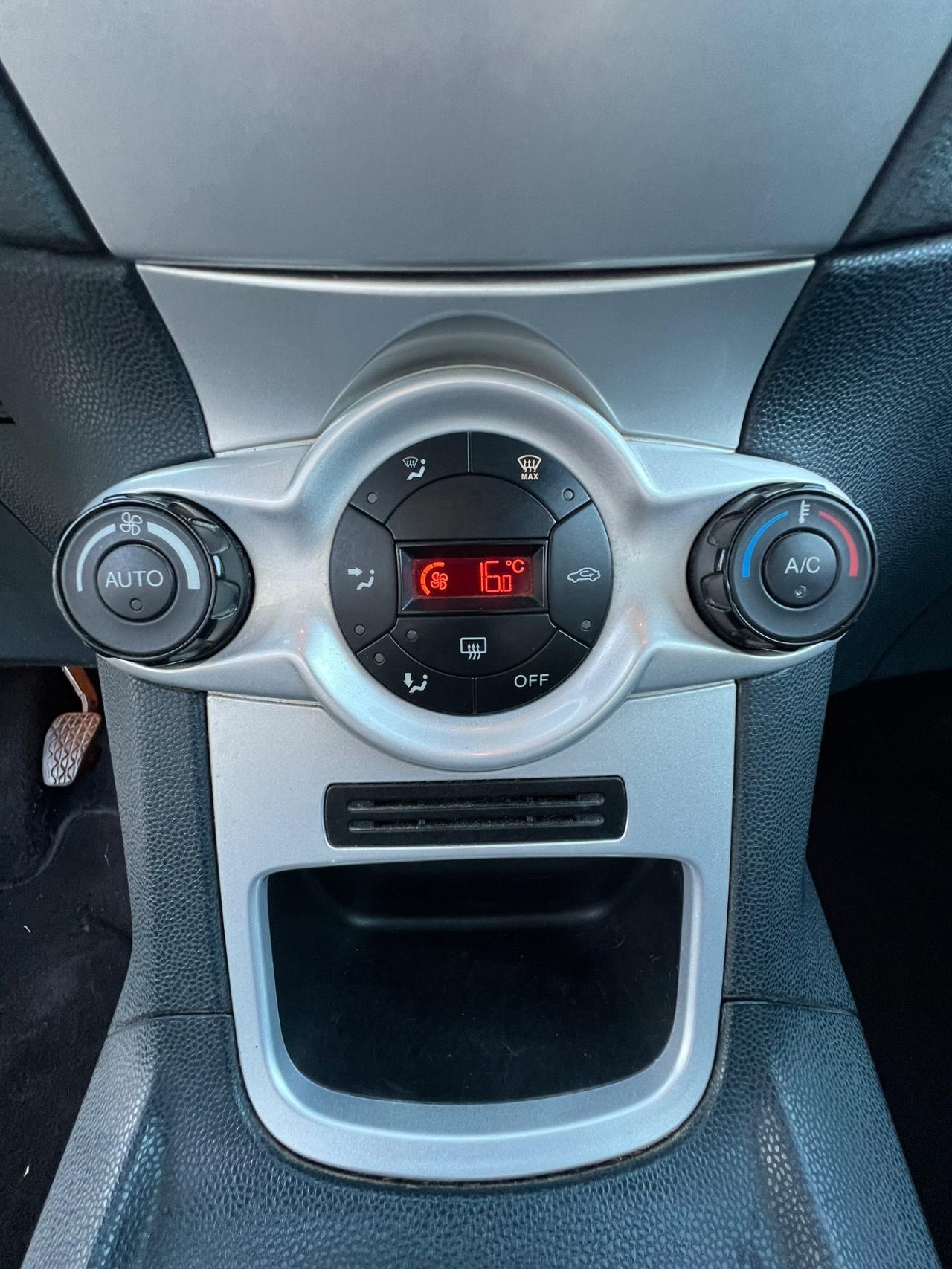 Ford Fiesta 1.4 5 porte Bz.- GPL Titanium