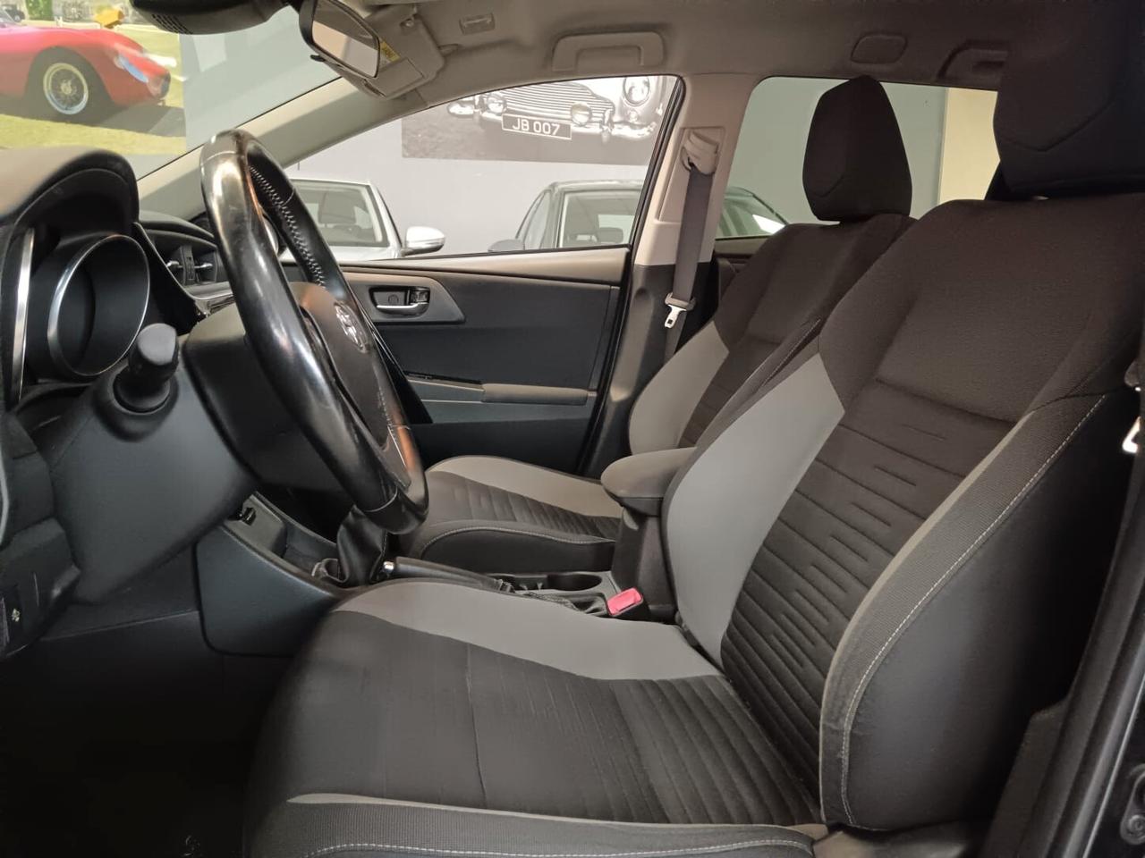 Toyota Auris Diesel Manuale