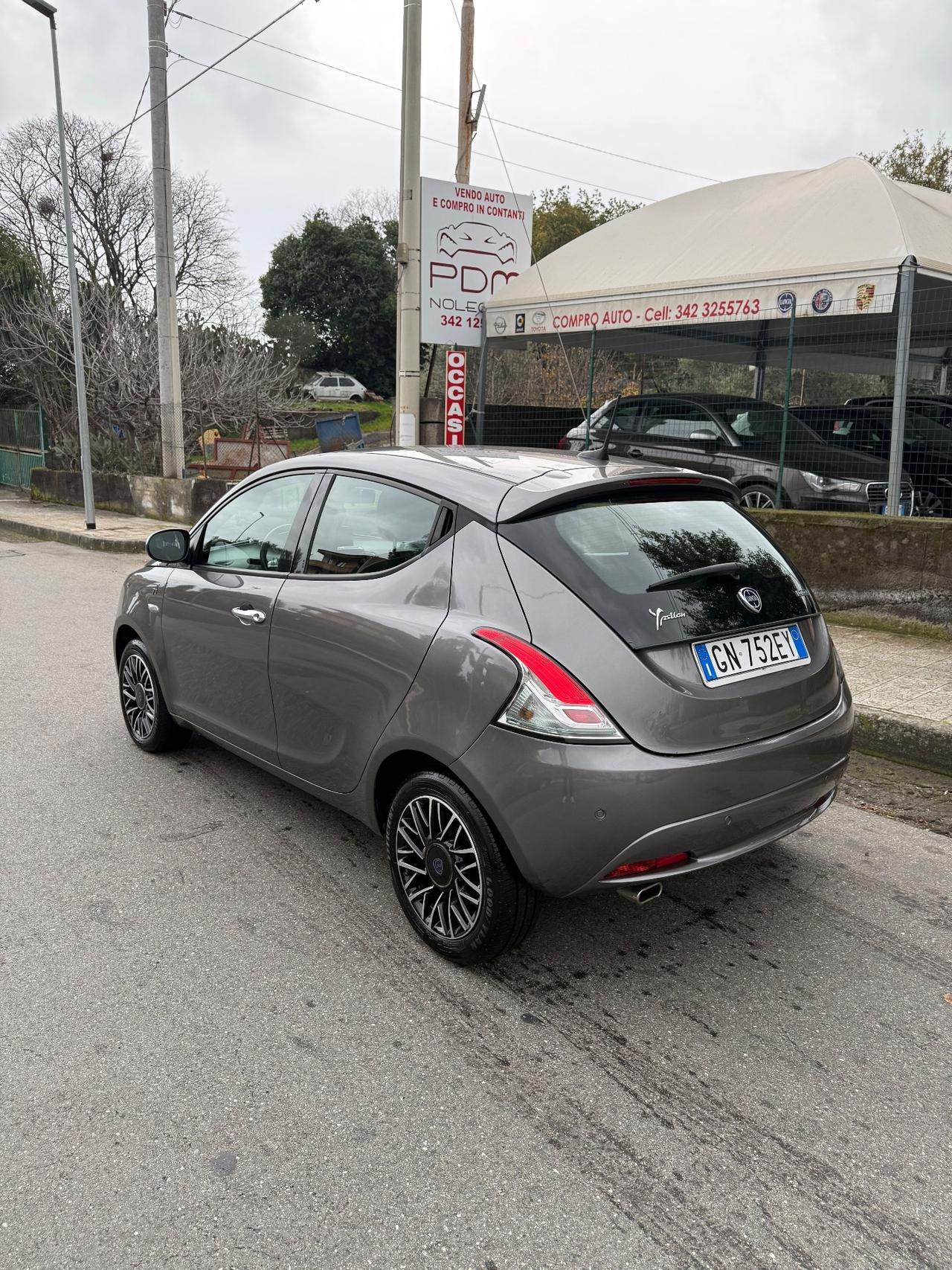 Lancia Ypsilon 1.0 FireFly 5 porte S&S Hybrid Alberta Ferretti